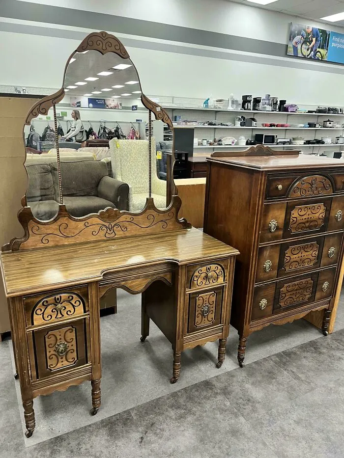 Started Off 2025 Right! Look At This Vintage Set I Found For Only $90 At My Local Thrift Store