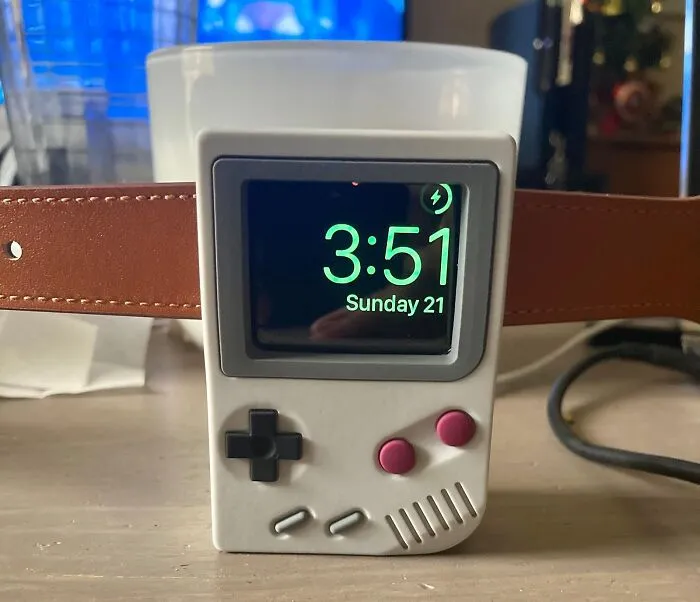 The <a Style="Display:inline;" Href="Https://Www.amazon.com/Elago-Access-Digital-Nightstand-Pending/Dp/B07kyk9thj?ie=utf8&th=1&linkcode=ll1&tag=bpantelope-20&linkid=6b91983ca72988516f7533b4b02a093c&language=en_us&ref_=as_li_ss_tl" Target="_blank">   <span Style="Font: Inherit; Color: #d74b1f;"> Gameboy Apple Watch Stand </Span> Will Give A Modern Piece Of Technology A Much-Needed Dose Of 90s Nostalgia, Transforming A Sleek, Futuristic Device Into A Charmingly Chunky Relic Of The Past