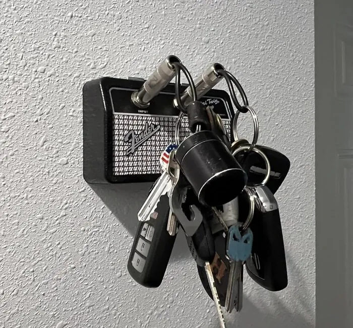 The Chaotic, Last-Minute Search For Car Keys Can Now Be A Thing Of The Past Thanks To This <a Style="Display:inline;" Href="Https://Www.amazon.com/Fendertm-Mini-Jack-Keychain-Holder/Dp/B0dbtv83d5?ie=utf8&th=1&linkcode=ll1&tag=bpdolphin-20&linkid=d798d7ba82e433d70ddadf32cc651717&language=en_us&ref_=as_li_ss_tl" Target="_blank">   <span Style="Font: Inherit; Color: #d74b1f;"> Fender Mini Jack Key Holder </Span> That Will Also Make Your Dad Feel Like A Rockstar Every Time He Comes Home