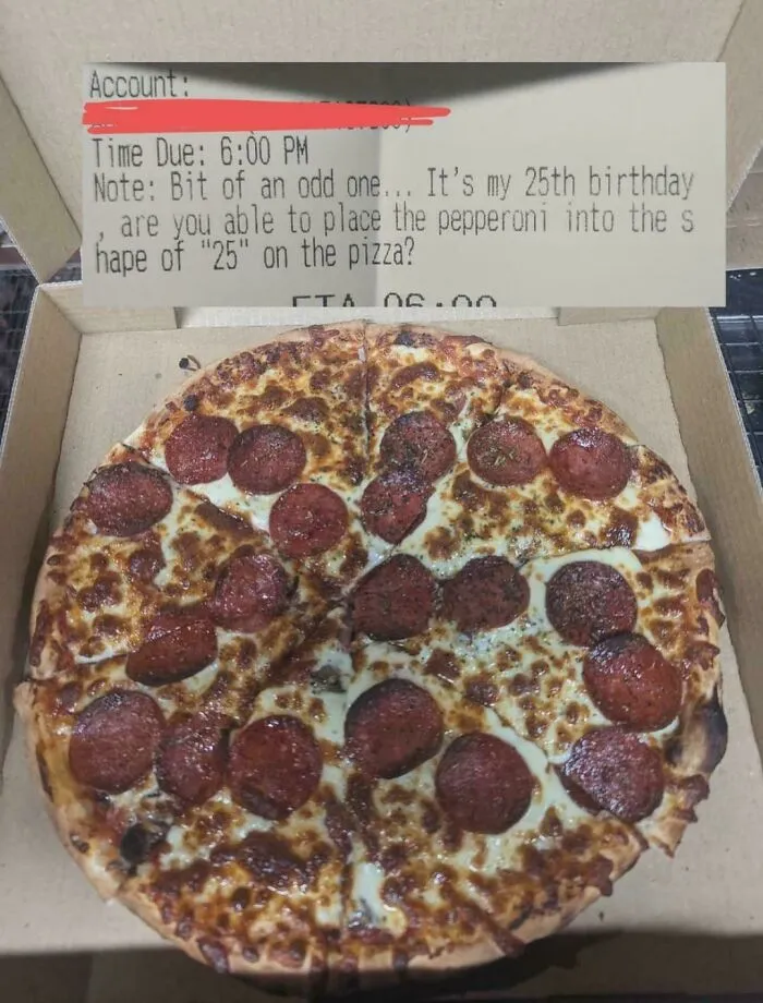 Pizza with pepperoni arranged in the shape of 25, a heartwarming photo that will make your whole day feel lighter.