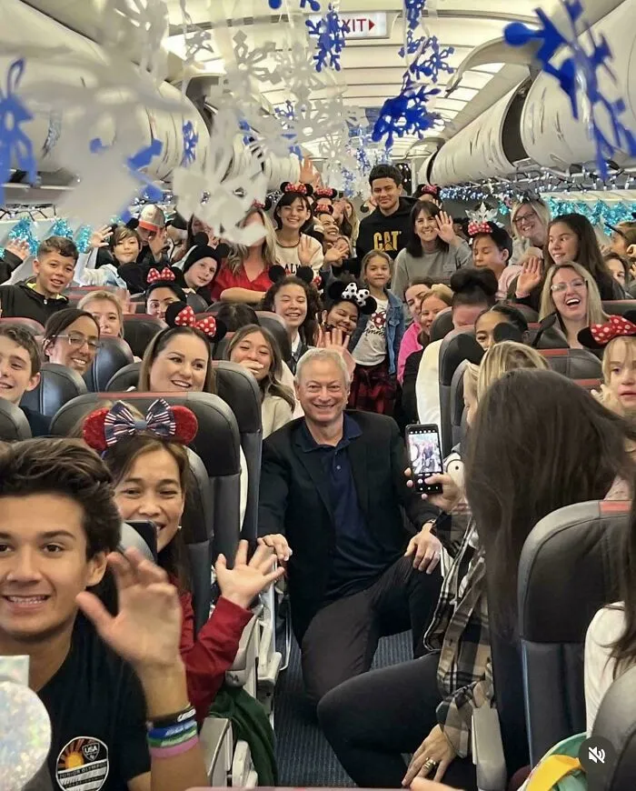 Every Year, Actor Gary Sinise Takes Over 1,000 Children Of Fallen Soldiers To Disneyland For Free