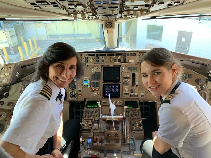 This Delta Flight Was Piloted By A Mother And Daughter Flight Crew. Pretty Inspiring