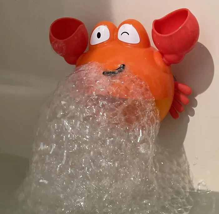 A <a Style="Display:inline;" Href="Https://Www.amazon.com/Kindiary-Toddlers-Infants-Automatic-Operated/Dp/B0chwdyz4w?ie=utf8&th=1&linkcode=ll1&tag=bpgoat-20&linkid=635efc7dd8994a1636b56cb34f09fb80&language=en_us&ref_=as_li_ss_tl" Target="_blank">   <span Style="Font: Inherit; Color: #d74b1f;"> Bathtub Bubble Making Crab </Span> Will Turn Your Regular, Boring Bath Time Into A Bubbly And Chaotic Foam Party