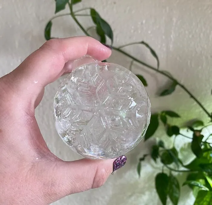These <a Style="Display:inline;" Href="​​https://Www.amazon.com/Tovolo-Ice-Molds-Cube-Whiskey-Cocktails-Cold-Beverage/Dp/B09b169wwh?ie=utf8&th=1&linkcode=ll1&tag=bpwolf-20&linkid=882e8c0868a0adec27d0999fb841fd96&language=en_us&ref_=as_li_ss_tl" Target="_blank">   <span Style="Font: Inherit; Color: #d74b1f;"> Snowflake Ice Cube Molds </Span> Are For Those Who Believe Even Ice Deserves A Little Sparkle