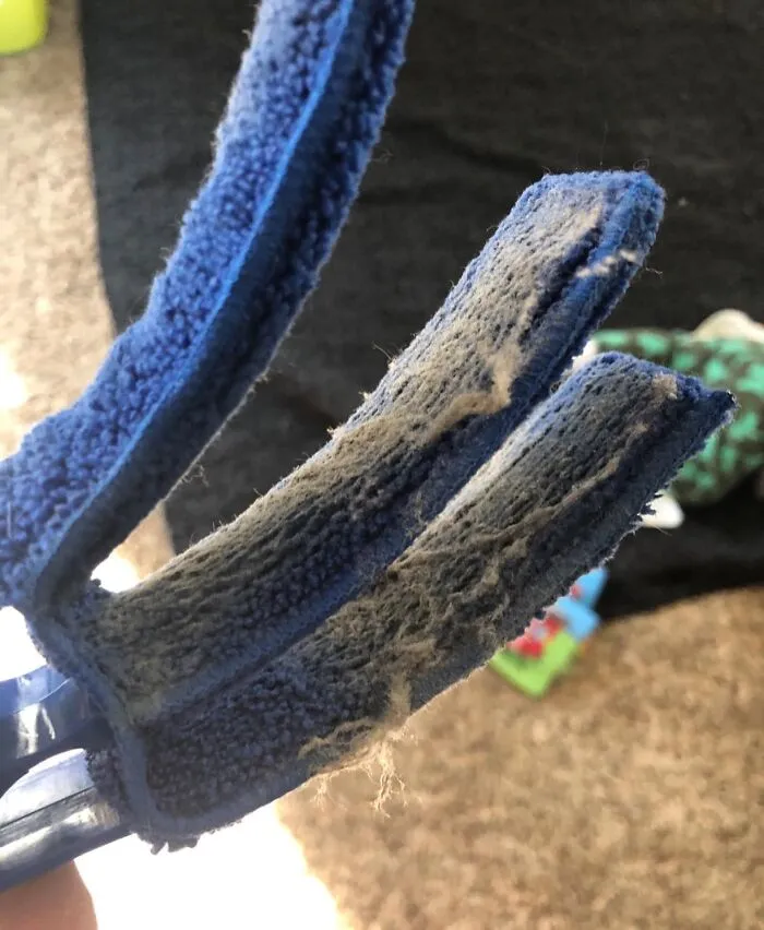  You Can Stop Pretending That The Thick Layer Of Fuzz On Your Shades Is A Deliberate Design Choice Thanks To The <a Style="Display:inline;" Href="​​https://Www.amazon.com/Hiware-Window-Cleaner-Microfiber-Sleeves/Dp/B076slxgnf?ie=utf8&linkcode=ll1&tag=bpwhale-20&linkid=aa2f428167df78240ec6d163ac3e392b&language=en_us&ref_=as_li_ss_tl" Target="_blank">   <span Style="Font: Inherit; Color: #d74b1f;"> Window Blind Duster </Span> Sliding Between The Slats To Remove The Evidence Of Your Laziness