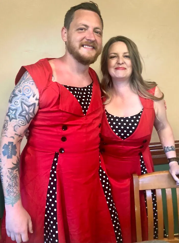 I Told My Sister If She Graduated With Honors, I Would Wear A Matching Dress To Her Graduation. She Said The Thought Of Seeing Me In A Dress Was Her Motivation When She Wanted To Quit