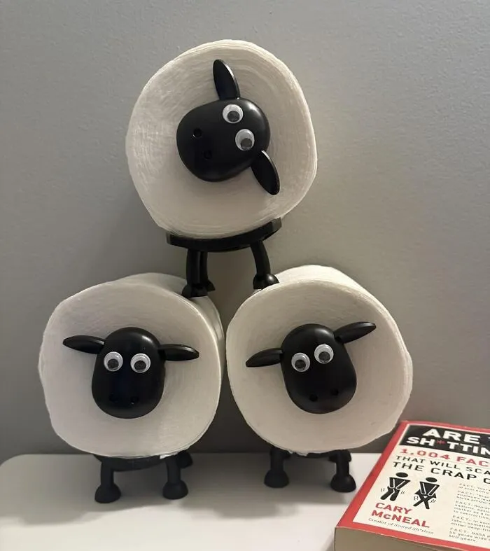 Toilet Paper Gets A Hilarious Woolly Disguise When It Stacks Up On This <a Style="Display:inline;" Href="Https://Www.amazon.com/Velenti-Sheep-Toilet-Roll-Holder/Dp/B0crrwzhk1?ie=utf8&th=1&linkcode=ll1&tag=bppelican-20&linkid=35e2e190c305f70ff0d09bb20a5a555c&language=en_us&ref_=as_li_ss_tl" Target="_blank">  <span Style="Font: Inherit; Color: #d74b1f;"> Sheep Toilet Paper Holder </Span> 