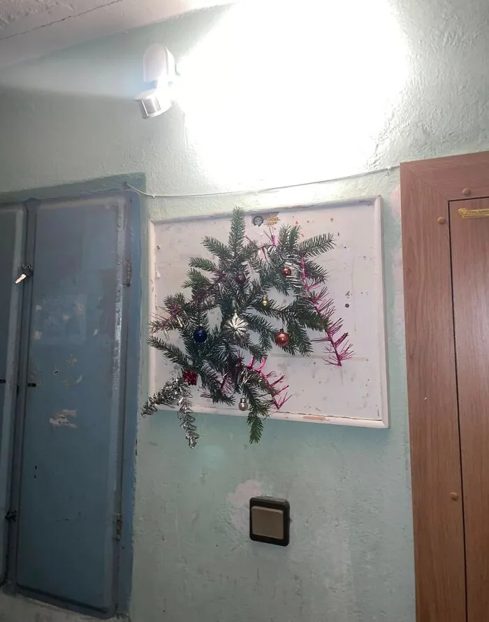 “True Slavic Minimalism”: 50 Pics Showcasing The Best And Worst Soviet Apartment Building Decor