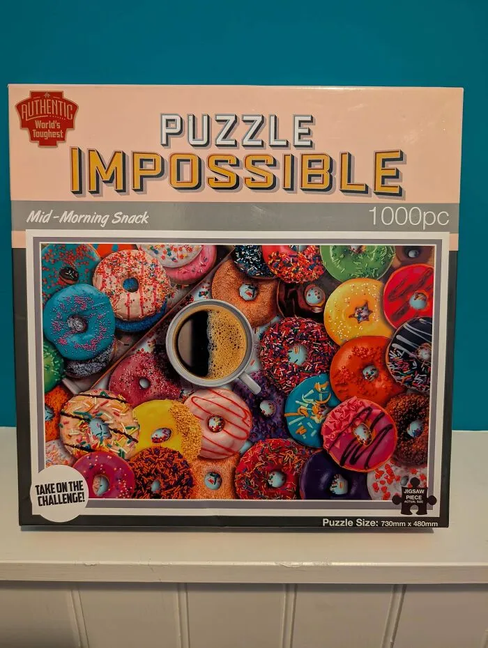 El regalo de mi amigo invisible familiar fue un puzzle imposible de 1000 piezas. Al abrirlo, faltaban 790.