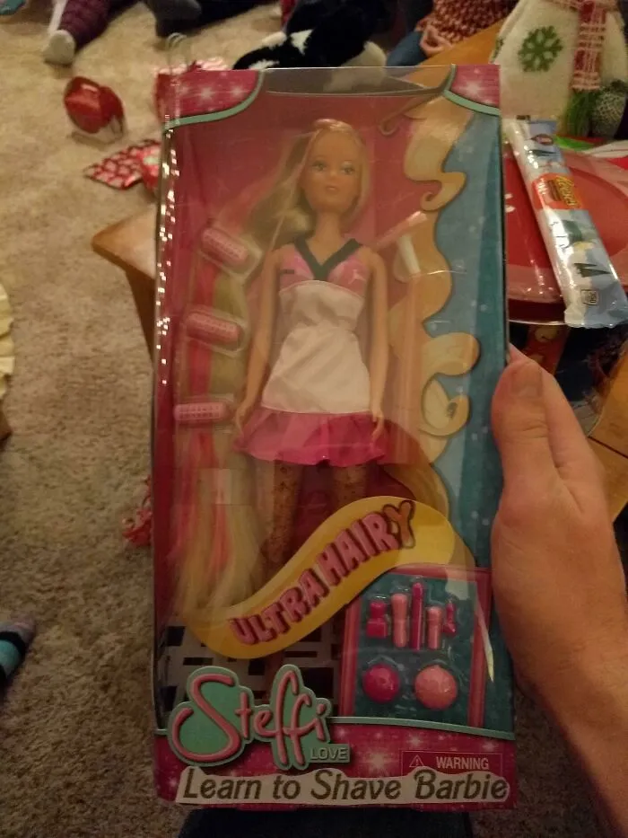 Barbie peluda, uno de los regalos en la fiesta de anoche