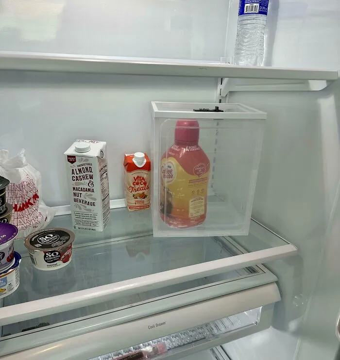 Alguien en mi oficina puso su crema para el café en una caja fuerte