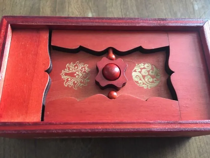 The Traditionally Lazy Gift Of Cash Or A Gift Card Can Now Be Presented As A High-Stakes Brain Teaser With This <a Style="Display:inline;" Href="Https://Www.amazon.com/Good-Luck-Puzzle-Box-Secret/Dp/B07dtn6sj5?ie=utf8&linkcode=ll1&tag=bpaxolotl-20&linkid=defb4c29c9b223e2004d8bb61f65b7d0&language=en_us&ref_=as_li_ss_tl" Target="_blank"> <span Style="Font: Inherit; Color: #d74b1f;"> Puzzle Box </Span>