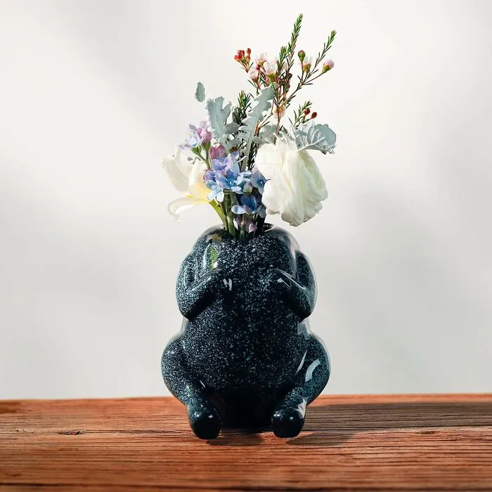 The <a Style="Display:inline;" Href="Https://Www.amazon.com/Planter-Outdoor-Ceramic-Wedding-Decorative/Dp/B0ds3p3msn?crid=ugoeqtio62ti&dib=eyj2ijoimsj9.mvwk4cw9npmuoglnnlt6iyagnw1nhmuaoyxuzl5yv3erj1-_gew40gtt8rc0kss2xoytyntxzqnjjjntrqp-6fdeoezd_nxccb7zjf38a8zuullln0id3i4evdrxyem7yt7e7z1ejfkhe54akfwey5akmgk3xgr_19soetkv6bq4glqr6pwokanfiuluferi0ddeiikccw6_oqgza1xo_g0xov1bllk2jdakqaoozrm.5z98wiw4wso1spq2fv-Y1tshzrr5u9506qql_tfc3zu&dib_tag=se&keywords=funny%2bfinds&qid=1762502892&sprefix=funny%2bfind%2caps%2c215&sr=8-12-Spons&sp_csd=d2lkz2v0tmftzt1zcf9tdgy&th=1&linkcode=ll1&tag=bpgecko-20&linkid=4e392e22c057d6ab738d8426c41f1ce5&language=en_us&ref_=as_li_ss_tl" Target="_blank">   <span Style="Font: Inherit; Color: #d74b1f;"> Ceramic Turkey Vase </Span> Is The One Piece Of Home Decor That Truly Says, "I Am A Quirky, Festive Individual Who Is Also Possibly A Little Bit Unhinged"