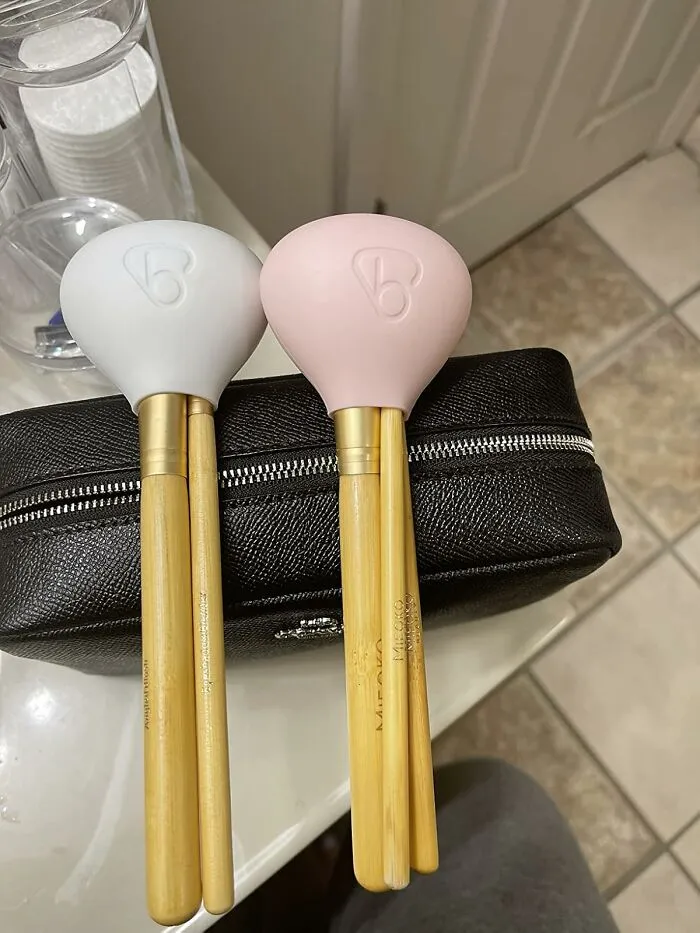 If Your Guest Looks Like A Frequent Flyer, Quickly Wrap Up A Pair Of These <span Style="Font: Inherit; Color: #d74b1f;"> Makeup Brush Silicone Covers</Span> 