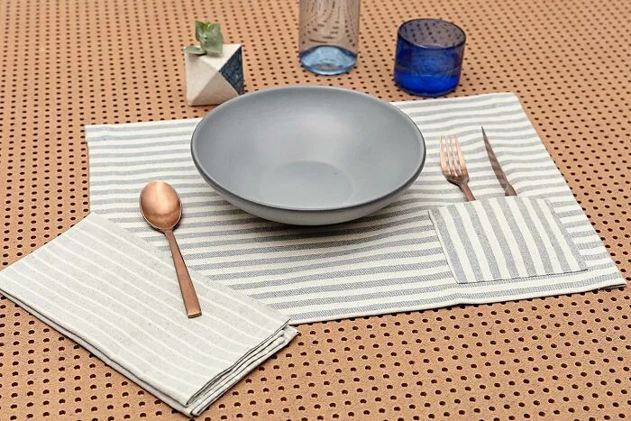  <a Style="Display:inline;" Href="Https://Www.amazon.com/Meema-Placemats-Friendly-Recycled-Farmhouse/Dp/B08b3dd1vh?crid=29ju9ntsrzms1&dib=eyj2ijoimsj9.3ou1glmo3ca4vmfxh5vffx21p37q2rrqj49chh3cc7yw9b10vj7aajsmrz41ilztq82vglhg-Z802z5bhgjs9svxcndkj8ld2gcj25myjqxnzps4v4klpgrwngfk_0feqq9eua7hyx5cxm6pivzv1jkec1hxrarejmuc6ddzpvdpzpvgn3fc3wwx1h_vyfm3pbrgxkfctsb9nh5grqvlnypy8j41mxxath5etwk0rmyznocxigddqnvofe_x_hebf_-Asymh23pfofoyjqcxuswhouz-E77rf-J9z82h2oy.eyfwmmxybim3c8chxm5gfyaw2ouqtccxopdlpyp9ex4&dib_tag=se&keywords=placemats%2bwith%2bpockets&qid=1765875599&sprefix=placemats%2bwith%2bpocket%2caps%2c203&sr=8-1-Spons&sp_csd=d2lkz2v0tmftzt1zcf9hdgy&th=1&linkcode=ll1&tag=bpibis-20&linkid=31458fbe87f8e81e9b9d5e125c92327e&language=en_us&ref_=as_li_ss_tl" Target="_blank">  <span Style="Font: Inherit; Color: #d74b1f;"> Striped Placemats With Cutlery Pockets </Span> Act As A Helpful Cheat Sheet For Anyone Who Constantly Forgets Where The Salad Fork Lives