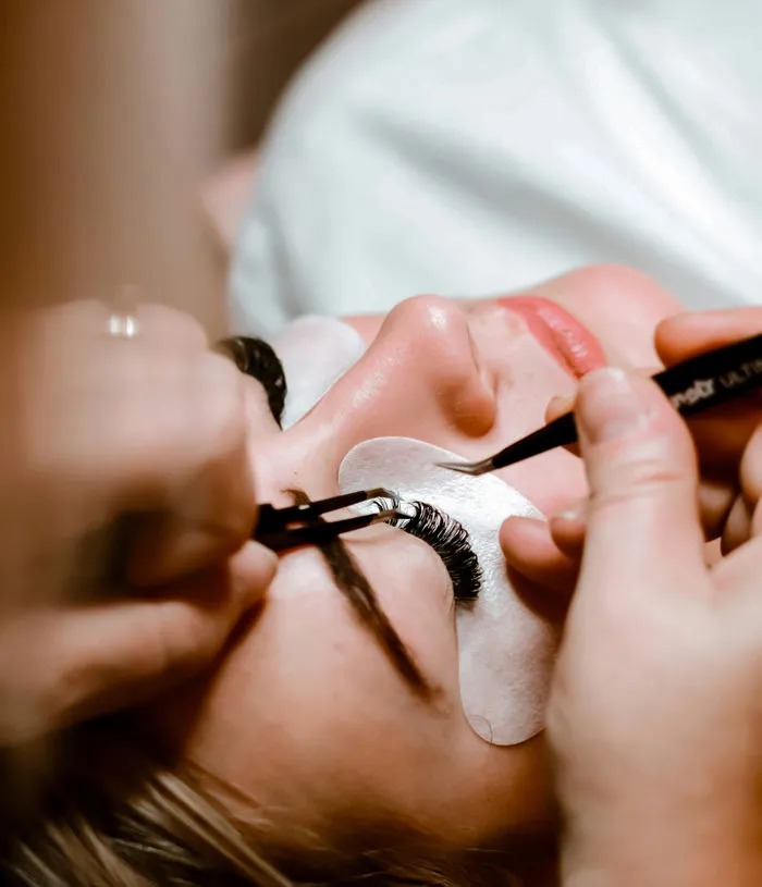 60 Men Get Brutally Honest About Things Women Do To Seem Attractive That Men Can’t Stand