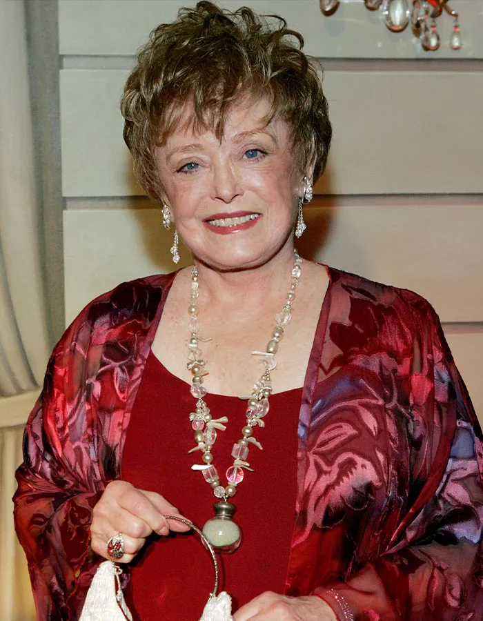 Rue Mcclanahan – Keep All The Clothes She Wore During Filming