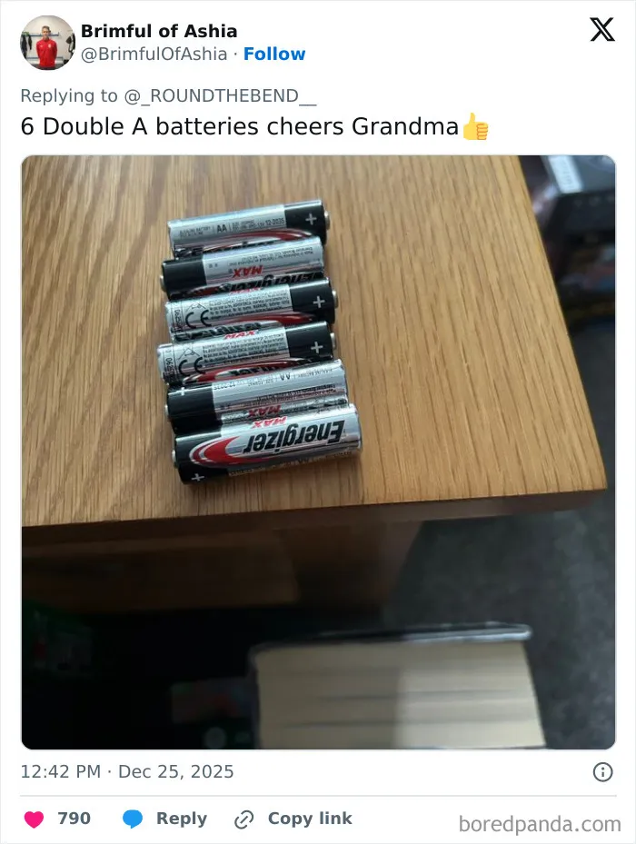 40 People Share The Worst Christmas Presents They Received This Year