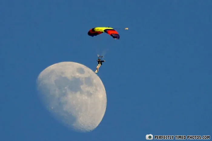 "Perfectly Timed Photos": 50 Times People Snapped Photographs Just At The Right Moment
