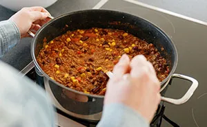 Woman Dumps An Entire Pot Of Chili After BF Ruins It For Her, Considers Throwing Him Out Too