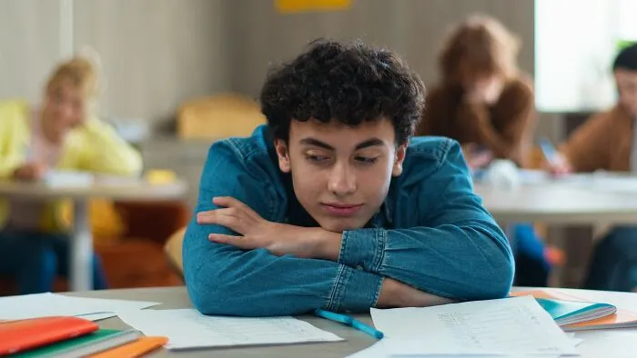 “Almost Frightening”: 47 People With Little To No Education Who Redefined Intelligence