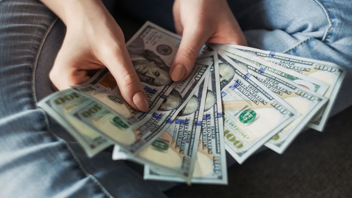 “What’s The Most Unexpected Way Someone You Know Became Wealthy?” (65 Answers)
