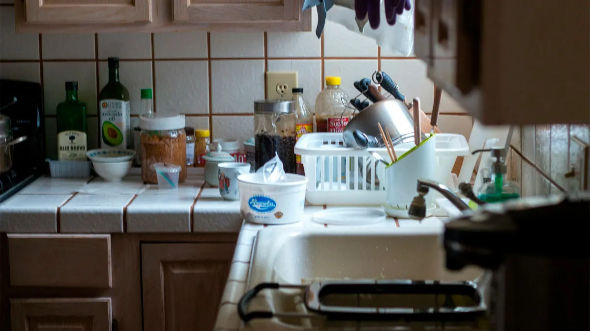 Mom Asks If Kicking Out Husband And Son A Few Days Before Christmas Was An Overreaction