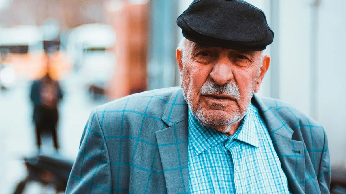 Older Man Thinks He’s Superior To Younger Generations, Gets Taught A Lesson By 35YO Woman Instead