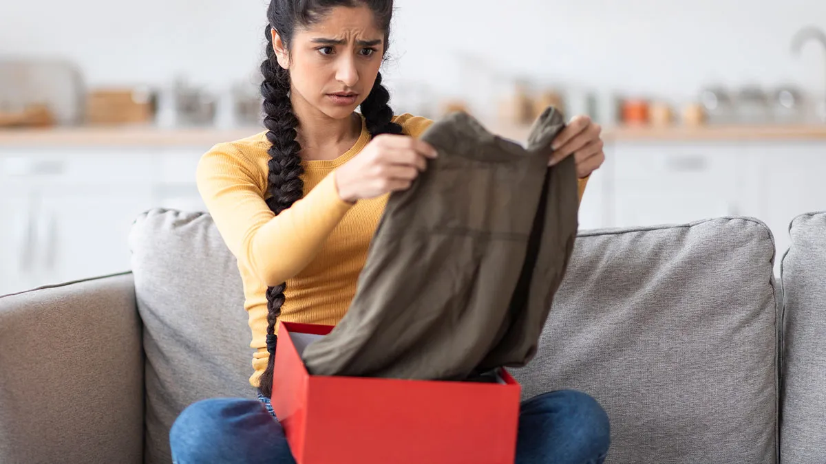 "Not Weird… Pure Psychotic": BF's Christmas Gift Raises Serious Red Flags For GF