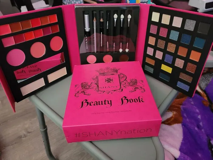 Convincing The Internet You Are A Professional Makeup Artist Is Much Easier When You Dump Out The <a Style="Display:inline;" Href="https://Www.amazon.com/Shany-Holiday-Surprise-Exclusive-Eyeshadow/Dp/B01mqjo2ct?ie=utf8&linkcode=ll1&tag=bpsheep-20&linkid=284438fd7c6488f5849f7724b086ac74&language=en_us&ref_=as_li_ss_tl" Target="_blank"> <span Style="Font: Inherit; Color: #d74b1f;"> Shany Cosmetics All In One Makeup Bundle </Span> And Pretend You Know Exactly What A Fan Brush Is For
