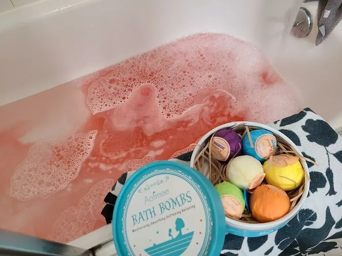 Your Deeply Uninspiring Bath Time Can Now Be Transformed Into A Fizzy, Colorful, And Fragrant Work Of Art With A <a Style="Display:inline;" Href="Https://Www.amazon.com/Aofmee-Bath-Bombs-Moisturizing-Anniversary/Dp/B07d6gm758?ie=utf8&th=1&linkcode=ll1&tag=bpcrocodile-20&linkid=bc8da5db3a68f8a6111b0f8a32c5a423&language=en_us&ref_=as_li_ss_tl" Target="_blank">   <span Style="Font: Inherit; Color: #d74b1f;"> 7 Piece Colorful Bath Bomb Set </Span>