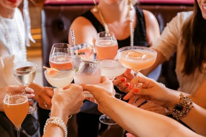 38 'Harmless' Habits That Most Of Us Do But Are Actually Dangerous In The Long Run