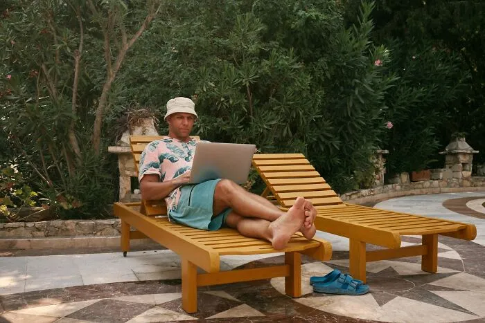 50 Digital Nomads Uncover The Not-So-Glamorous Side Of Their Lifestyle