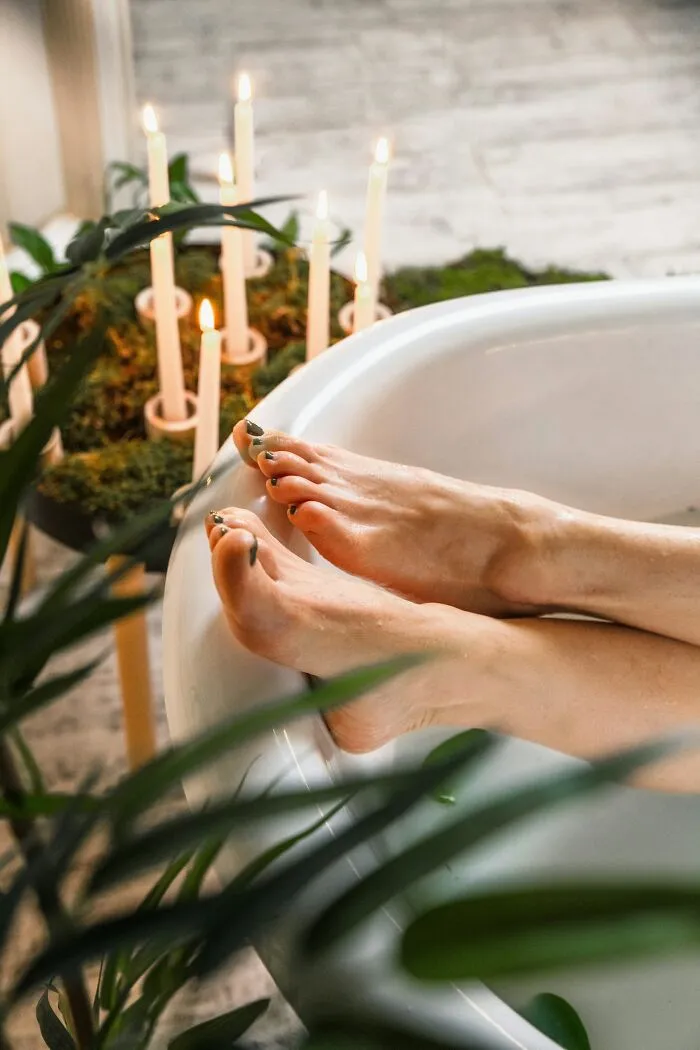 "Showers In Boiling Water": 46 Quirky And Funny Female Habits That Surprise Men The Most