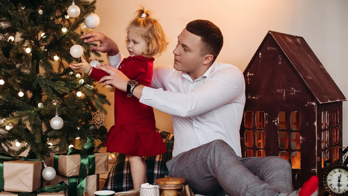 Guy Sparks Drama By Ditching Wife And Kid On X-Mas To Be With His 4YO, Wife Questions Relationship