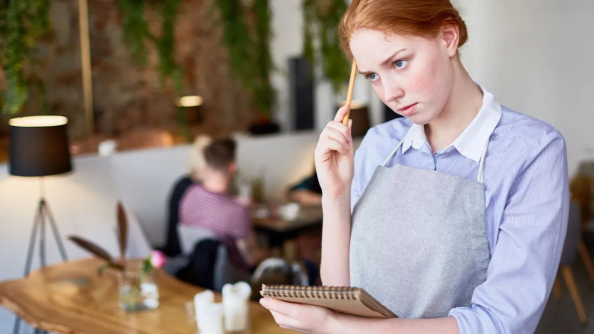 Woman Tries To Boss Around A Server At A Restaurant, Regrets It When She Gets A Call From Her Manager
