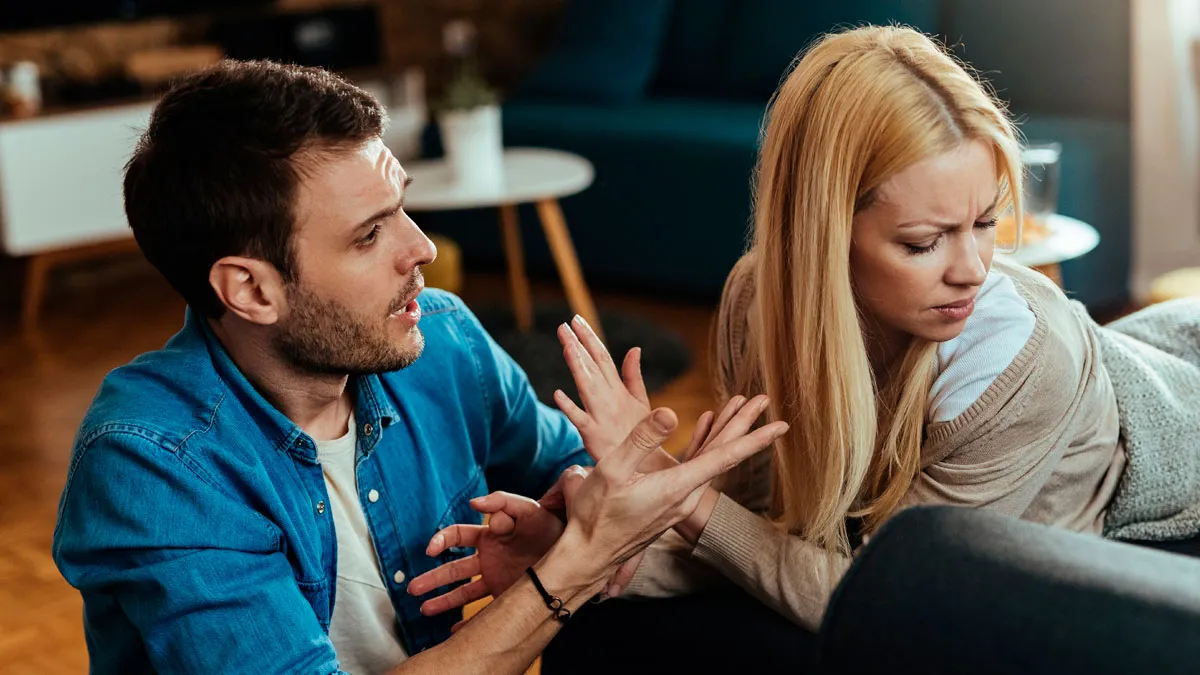 Woman Kicks Out BF Who Got Brainwashed By Astrology-Obsessed Female Friend And Cheated On Her
