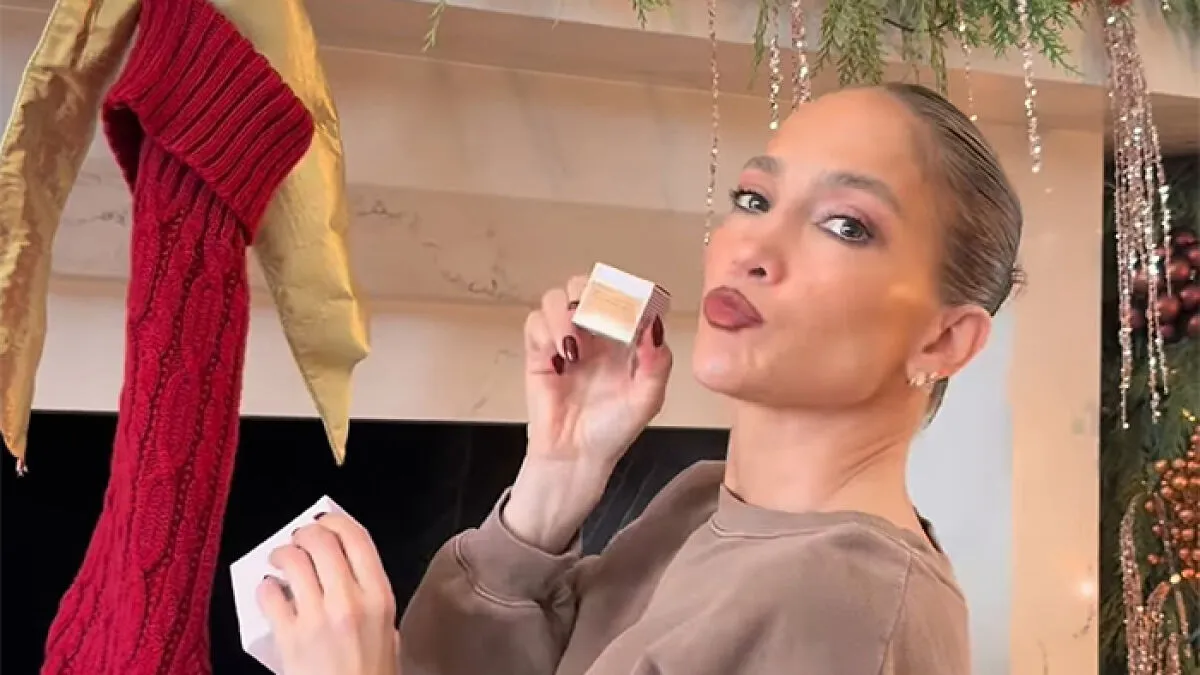 "The One She Loves Most": Jennifer Lopez Fans Notice "Depressing" Detail In New Christmas Video