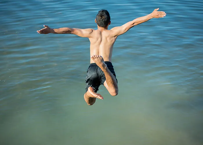 "Terrible Advice": People Urge Others To Stop Believing In These 40 Dangerous Survival Myths