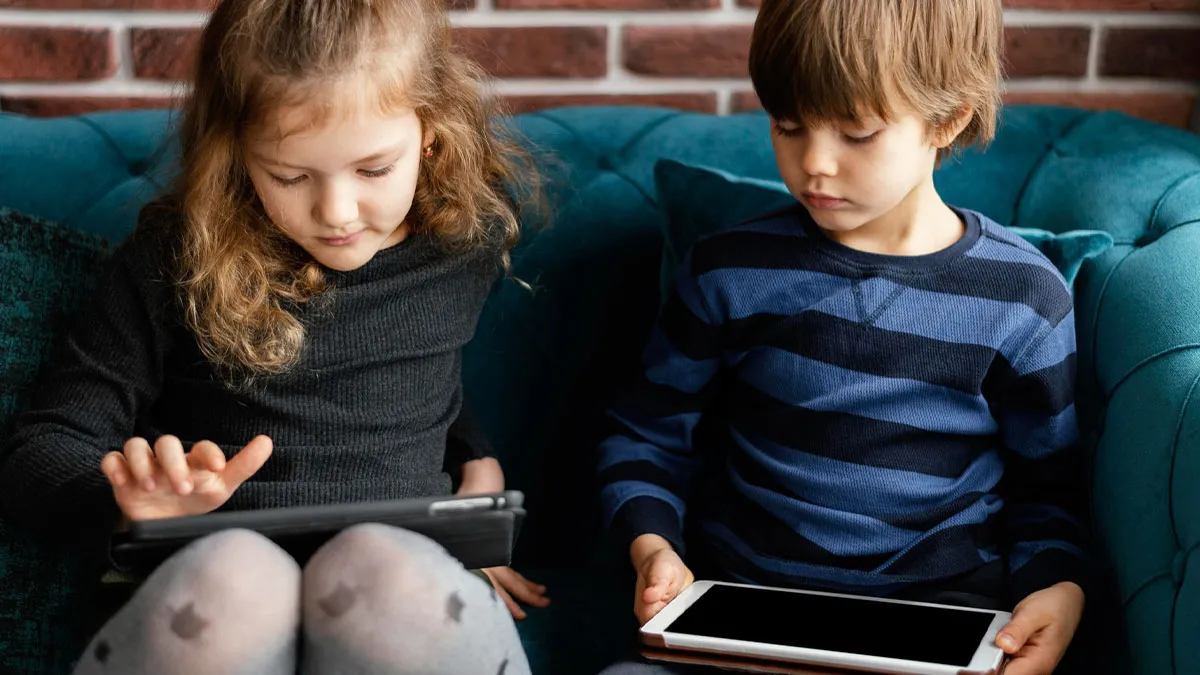 DIL Sells Kids’ Expensive Gifts For Cash, Grandma Gifts Them iPads She Makes Sure She Can’t Sell