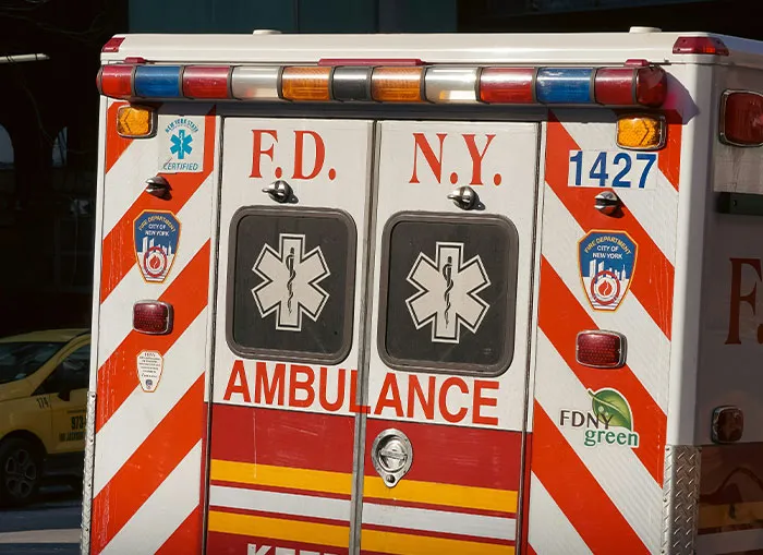 35 “Is Anyone Here A Doctor?” Stories That Went From Zero To Chaos Fast