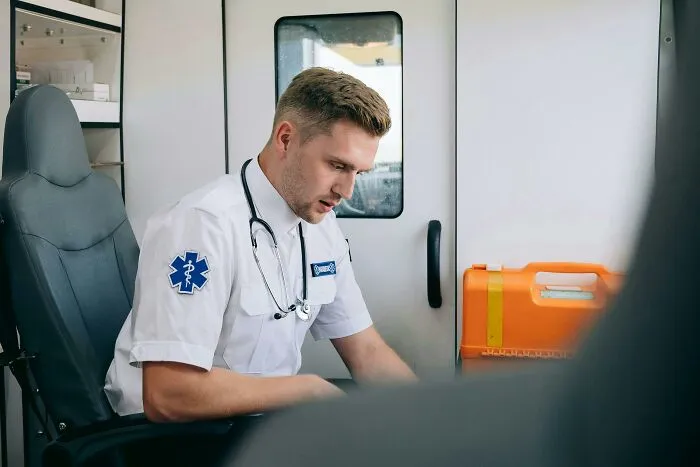 46 Times Medical Staff Had To Step Out Because Patients Coming Off Anesthesia Were Too Funny