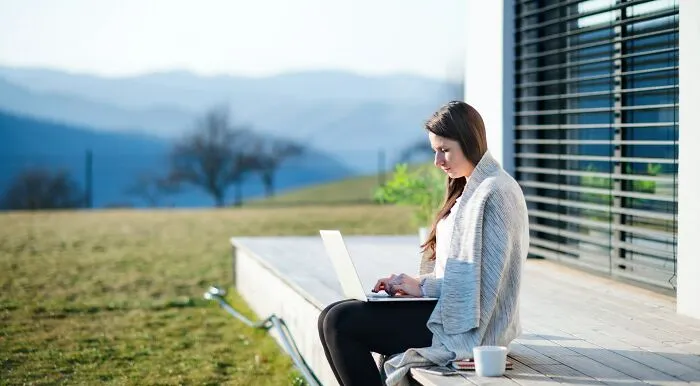 50 Digital Nomads Uncover The Not-So-Glamorous Side Of Their Lifestyle