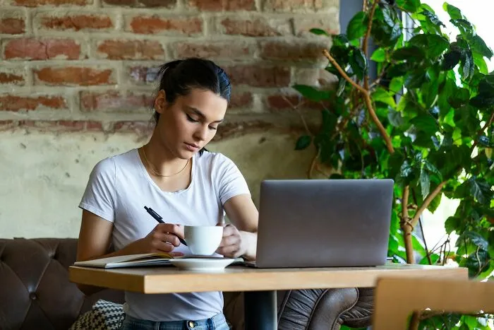50 Digital Nomads Uncover The Not-So-Glamorous Side Of Their Lifestyle