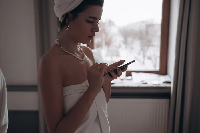 "Women Are Cats In Disguise": 69 Men Share What They Learned About Women After Living With One
