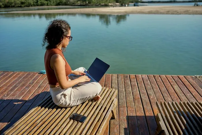 50 Digital Nomads Uncover The Not-So-Glamorous Side Of Their Lifestyle