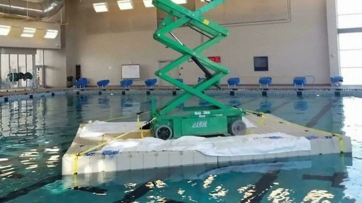 46 Work Moments So Reckless They Should Be Used In Training Videos