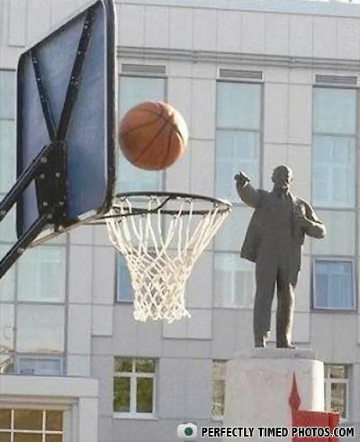 "Perfectly Timed Photos": 50 Times People Snapped Photographs Just At The Right Moment