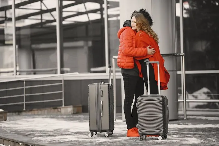 "What's The Craziest Thing You've Witnessed At An Airport?" (42 Wild And Unbelievable Answers)