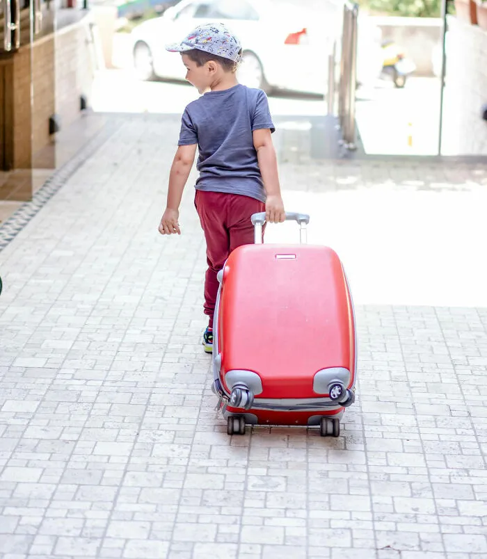 "What's The Craziest Thing You've Witnessed At An Airport?" (42 Wild And Unbelievable Answers)
